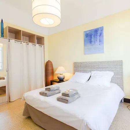 10 Min Walk From The Beach 빌라 *