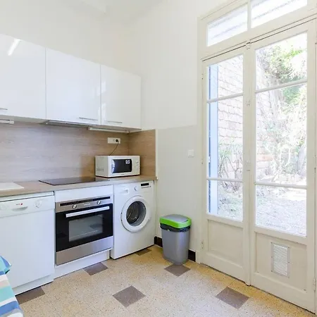 빌라 10 Min Walk From The Beach 테울쉬르메르