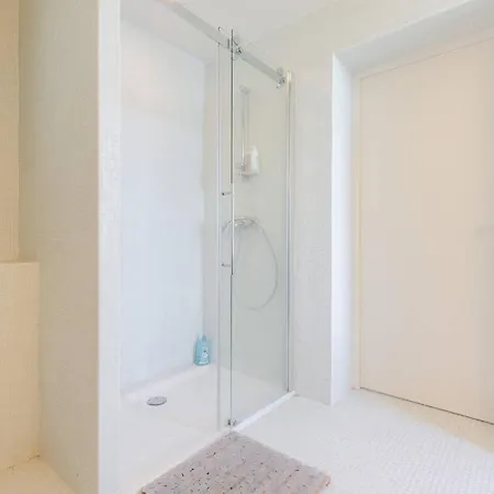 10 Min Walk From The Beach *