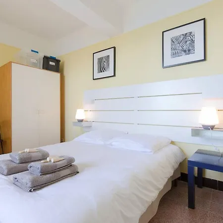 10 Min Walk From The Beach