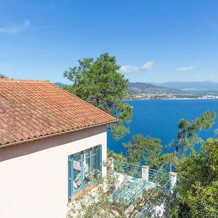 10 Min Walk From The Beach *