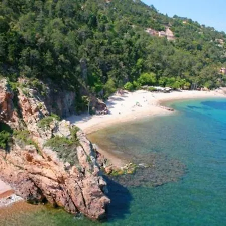 10 Min Walk From The Beach *