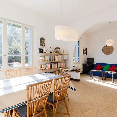 10 Min Walk From The Beach
