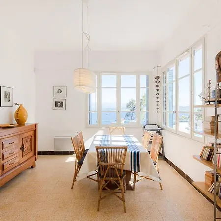 빌라 10 Min Walk From The Beach 테울쉬르메르