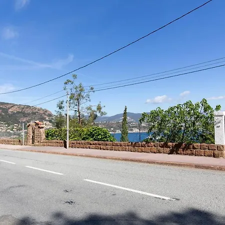 10 Min Walk From The Beach 빌라