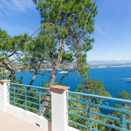 10 Min Walk From The Beach *